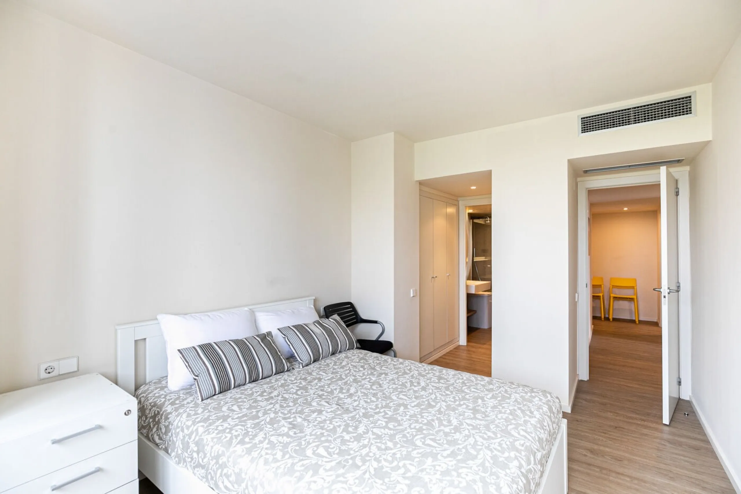 Upgraded Apartment in the Prestigious Illa del Cel Complex, Diagonal Mar, Barcelona