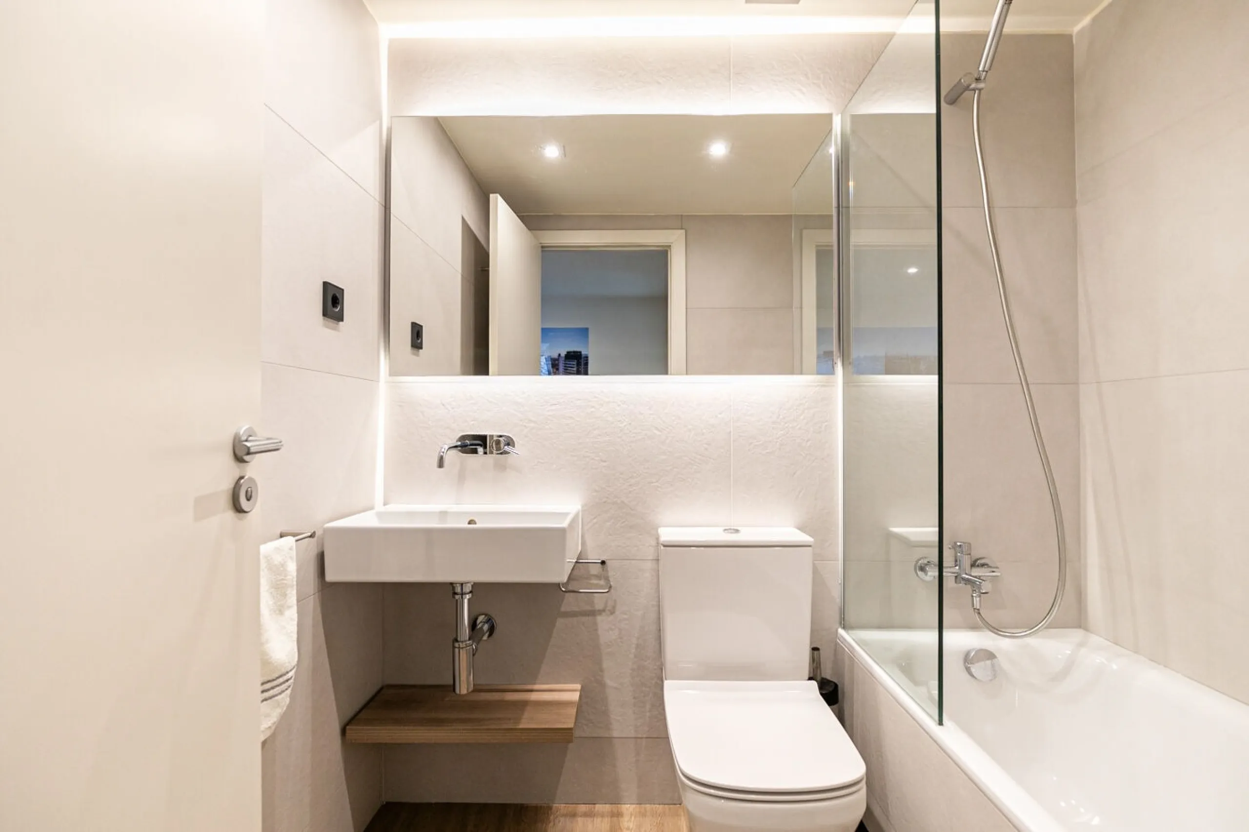 Upgraded Apartment in the Prestigious Illa del Cel Complex, Diagonal Mar, Barcelona