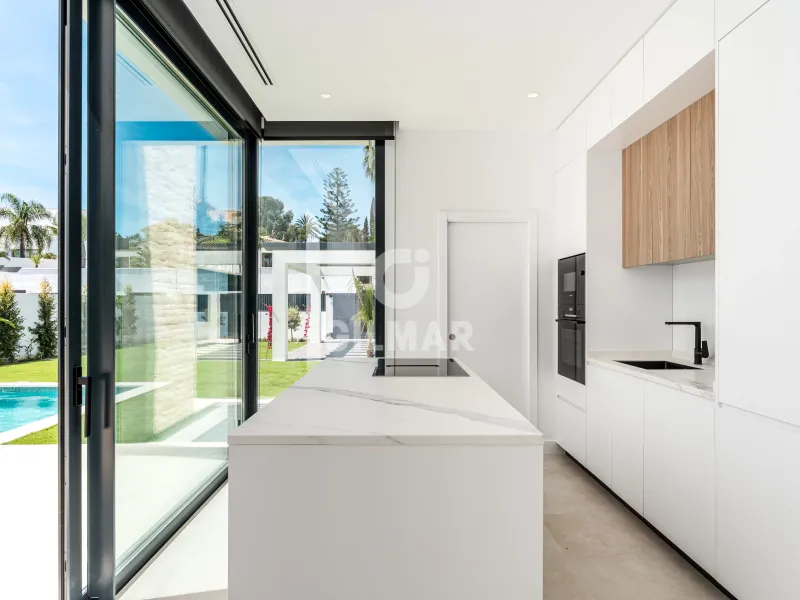 Villa in Estepona Este - Málaga