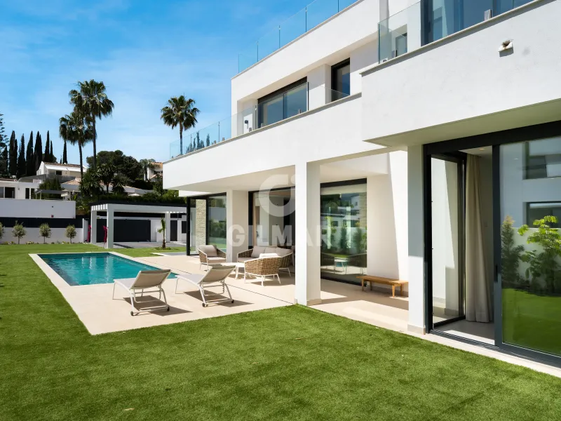 Villa in Estepona Este - Málaga