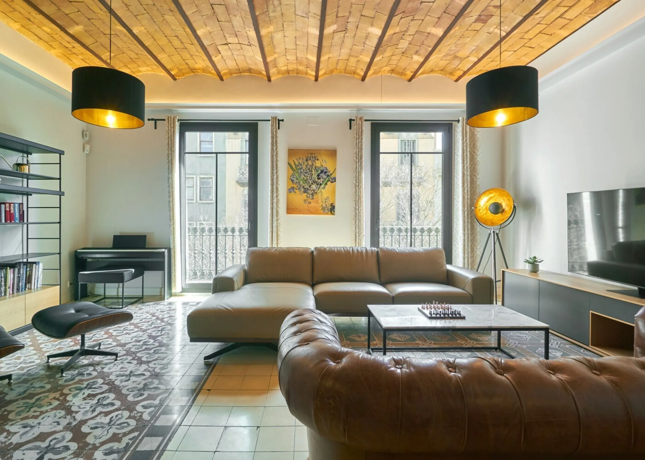 Elegant Renovated Apartment in Eixample Steps from Passeig de Gracia, Barcelona
