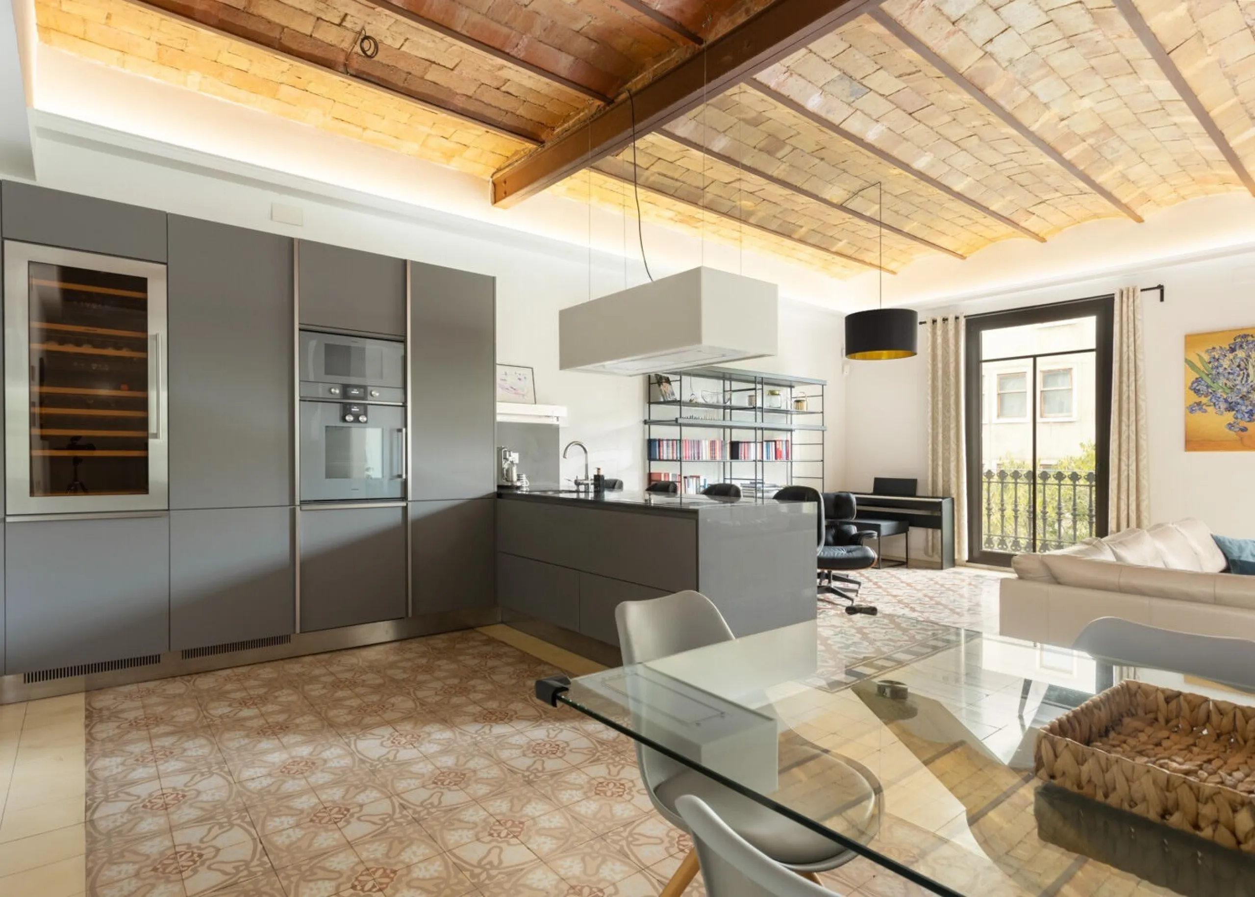 Elegant Renovated Apartment in Eixample Steps from Passeig de Gracia, Barcelona