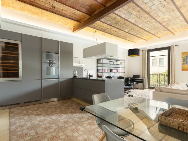 Elegant Renovated Apartment in Eixample Steps from Passeig de Gracia, Barcelona