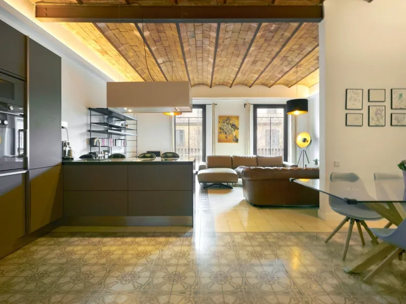 Elegant Renovated Apartment in Eixample Steps from Passeig de Gracia, Barcelona