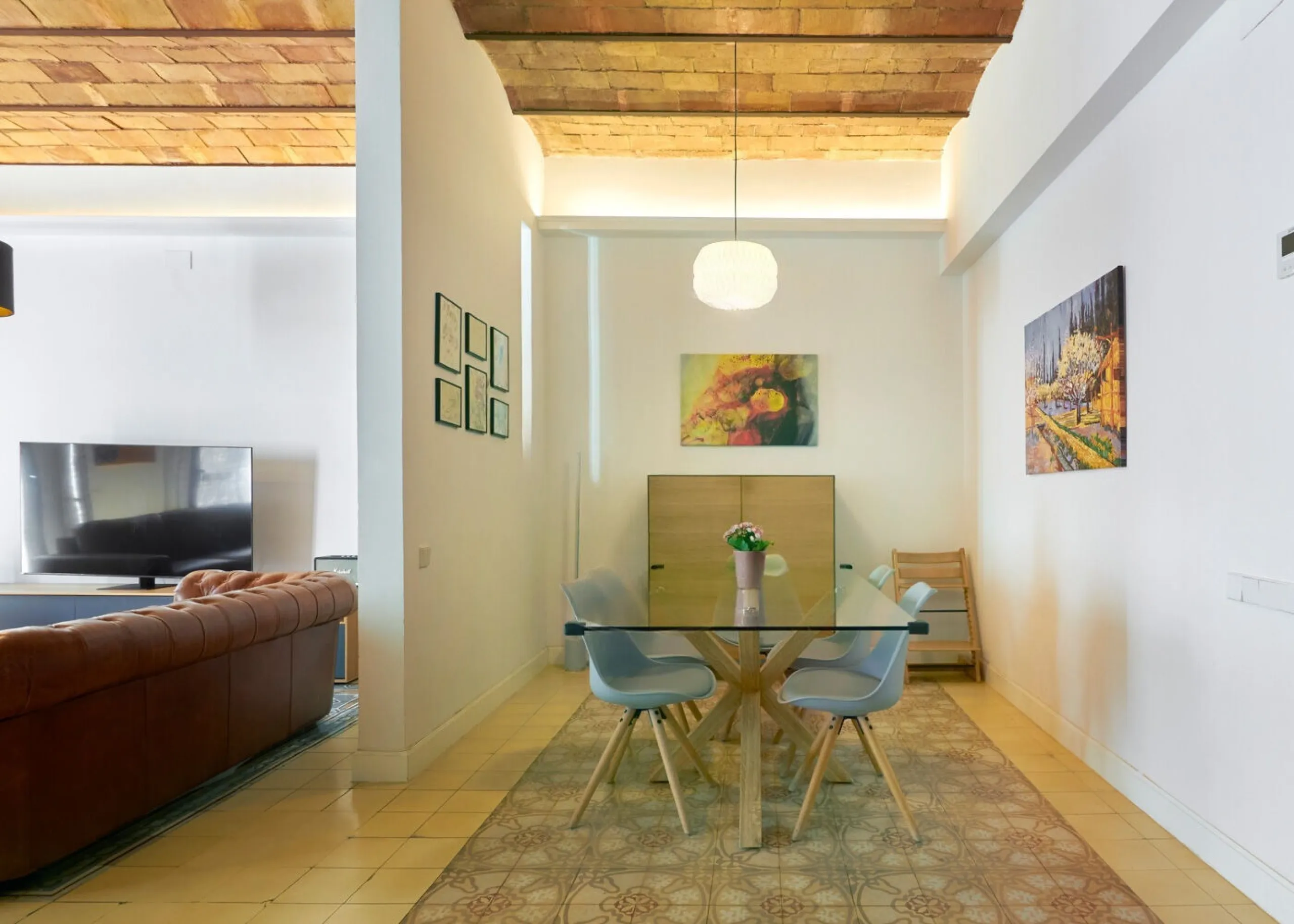 Elegant Renovated Apartment in Eixample Steps from Passeig de Gracia, Barcelona