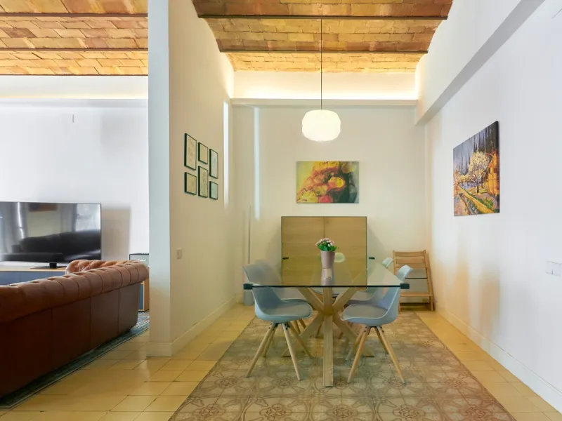 Elegant Renovated Apartment in Eixample Steps from Passeig de Gracia, Barcelona