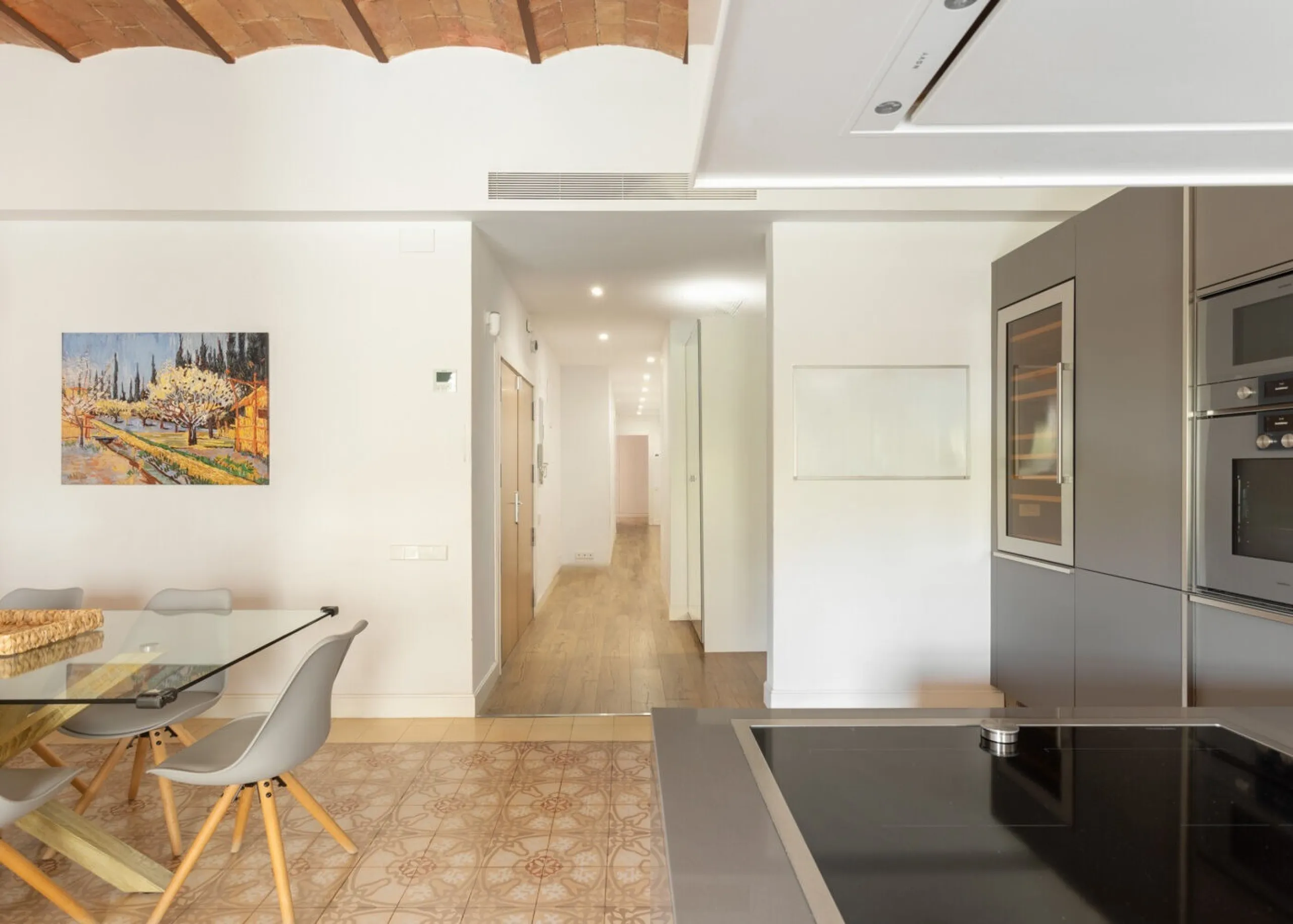Elegant Renovated Apartment in Eixample Steps from Passeig de Gracia, Barcelona