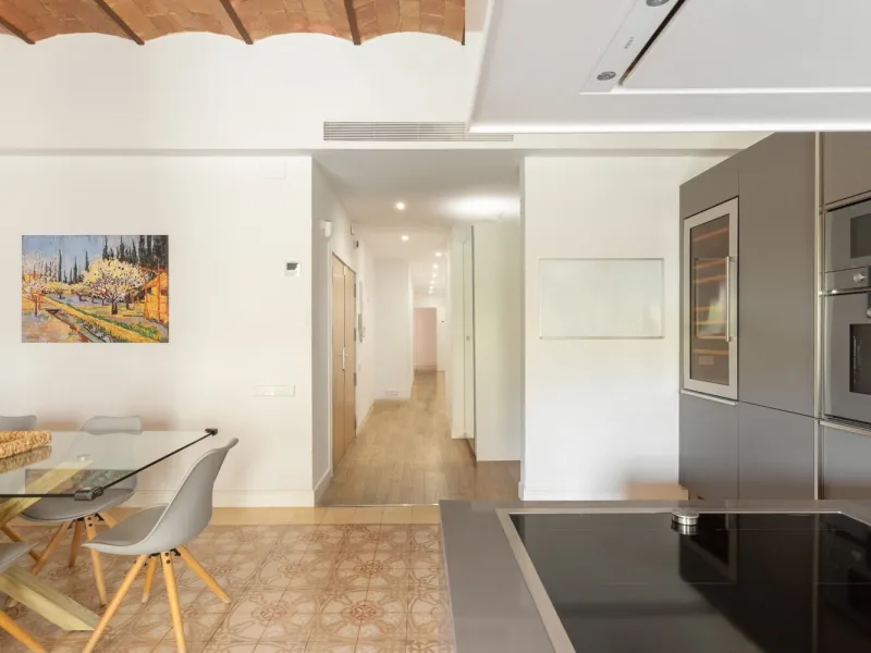 Elegant Renovated Apartment in Eixample Steps from Passeig de Gracia, Barcelona