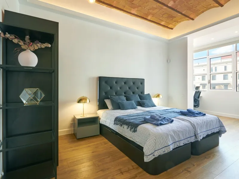Elegant Renovated Apartment in Eixample Steps from Passeig de Gracia, Barcelona