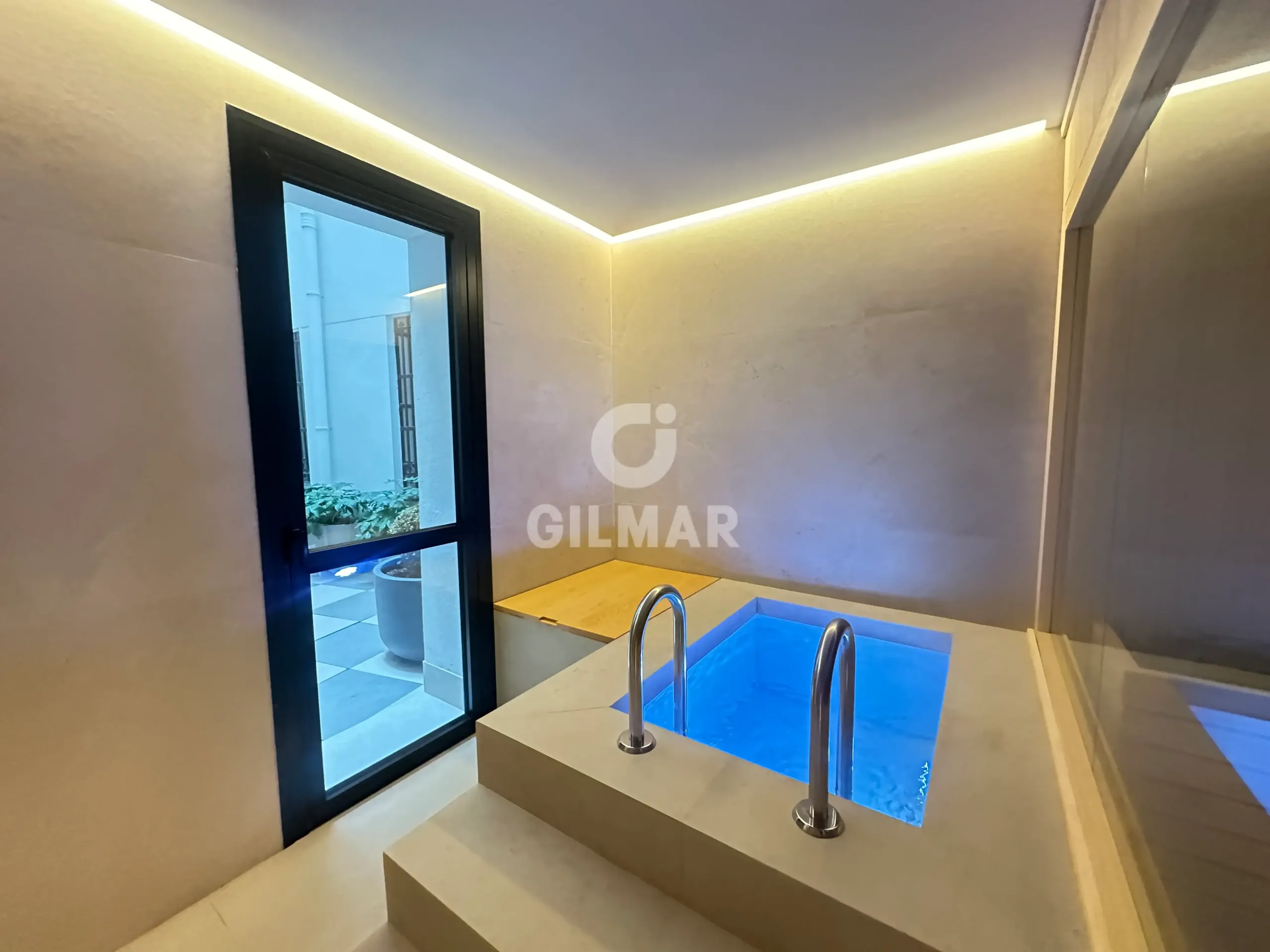 Apartment in Cortes - Madrid