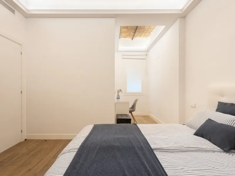 Elegant Renovated Apartment in Eixample Steps from Passeig de Gracia, Barcelona