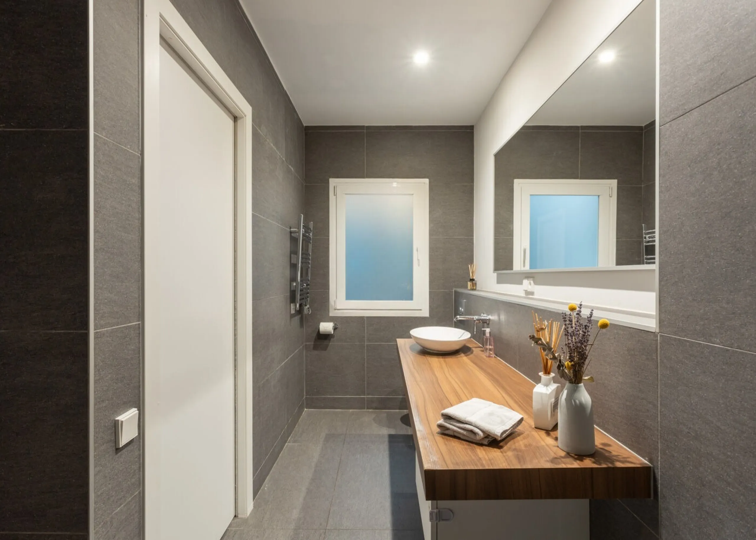 Elegant Renovated Apartment in Eixample Steps from Passeig de Gracia, Barcelona
