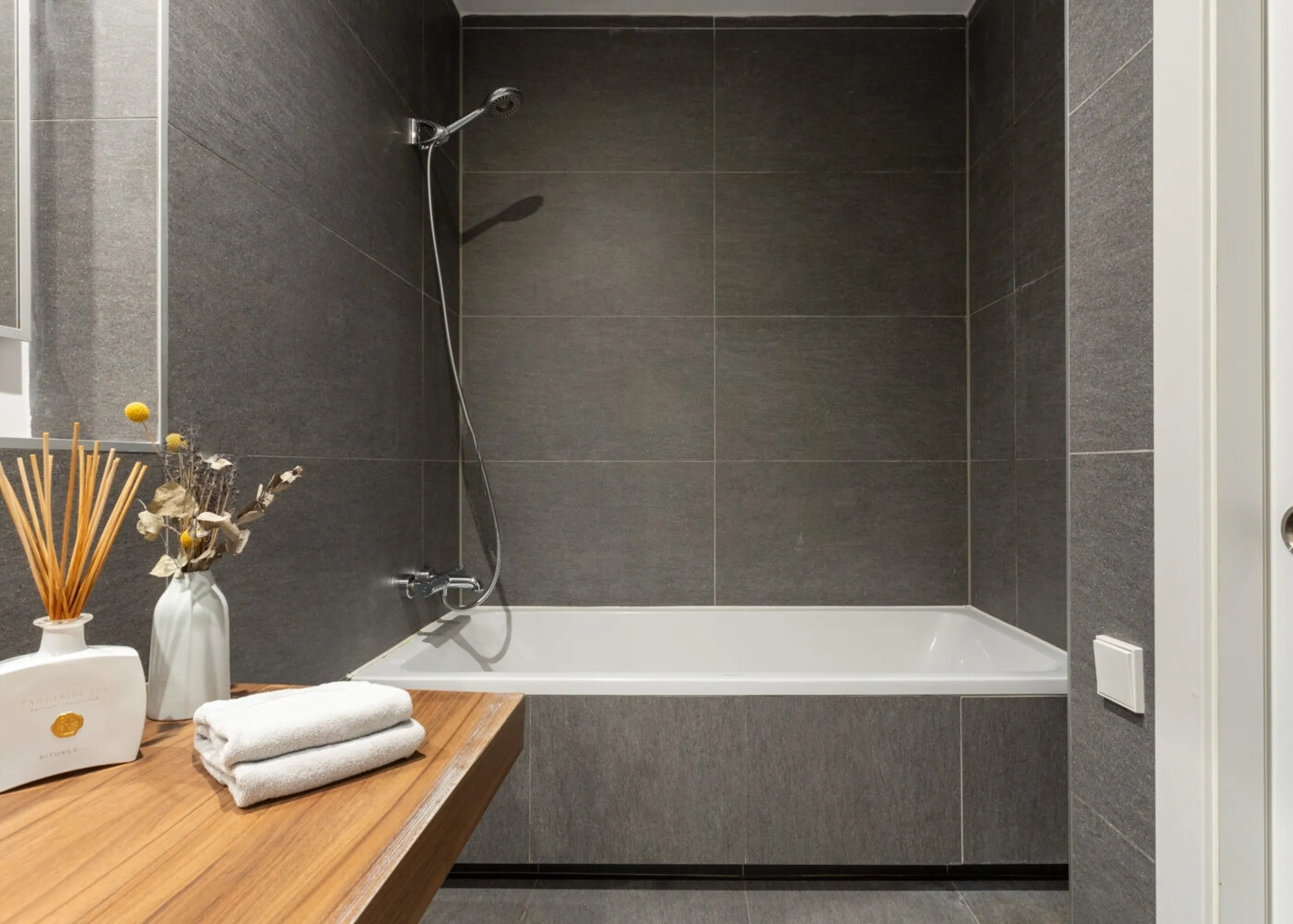 Elegant Renovated Apartment in Eixample Steps from Passeig de Gracia, Barcelona