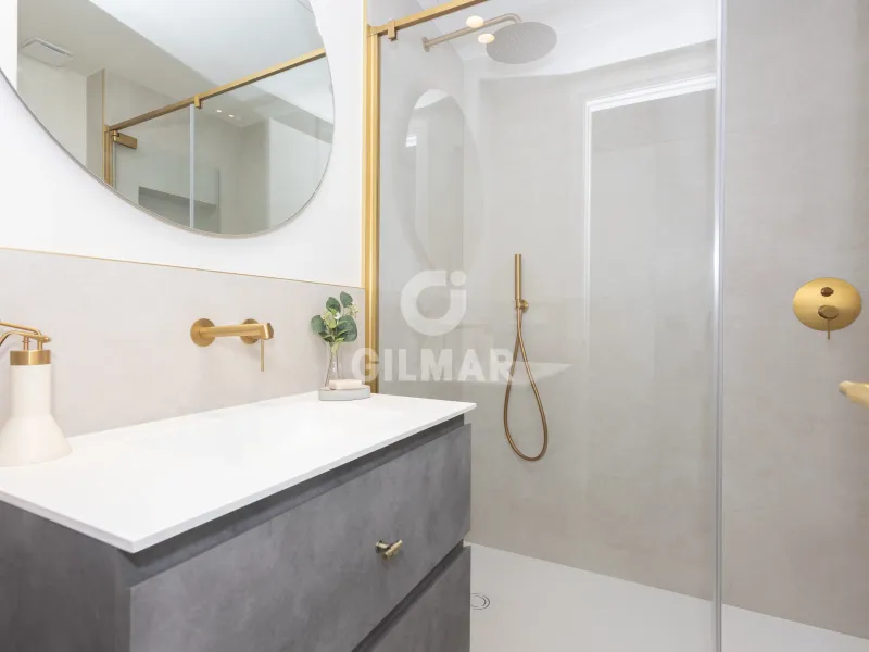 Apartment in Niño Jesús - Madrid