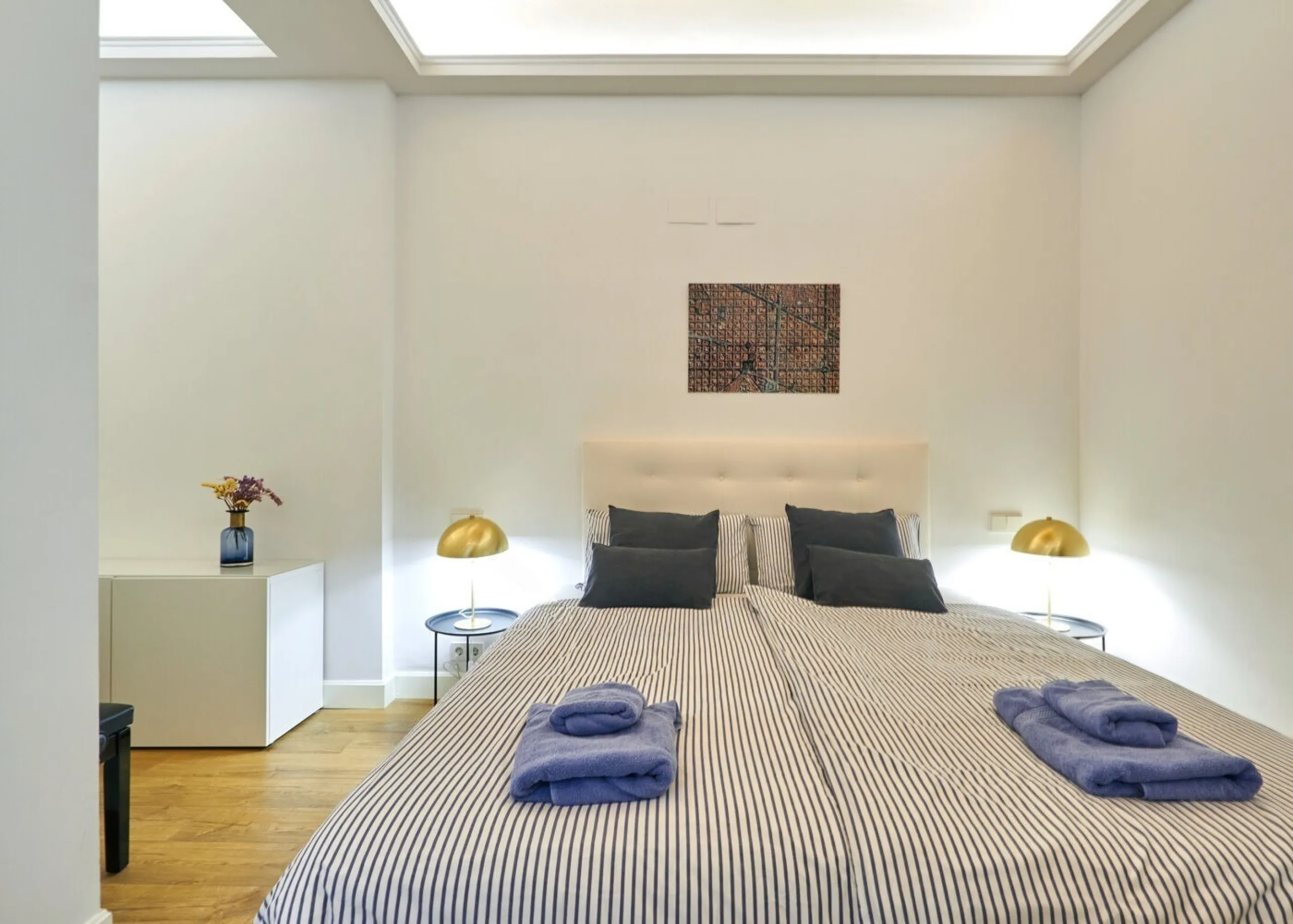 Elegant Renovated Apartment in Eixample Steps from Passeig de Gracia, Barcelona