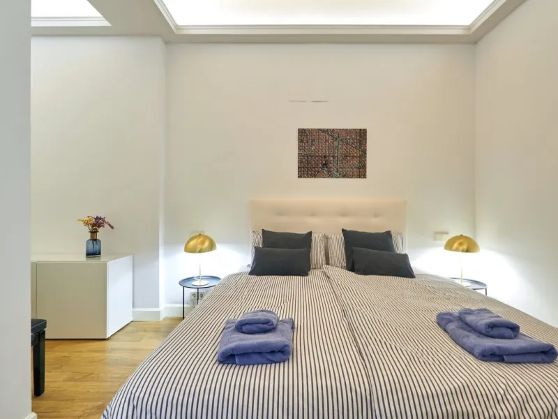 Elegant Renovated Apartment in Eixample Steps from Passeig de Gracia, Barcelona