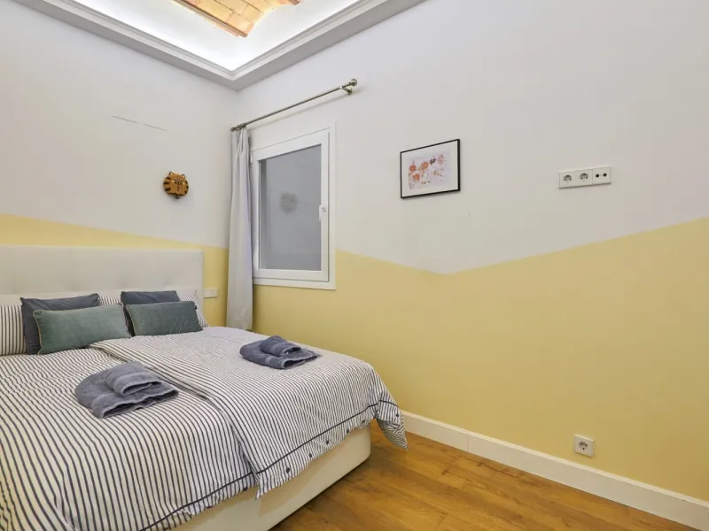 Elegant Renovated Apartment in Eixample Steps from Passeig de Gracia, Barcelona