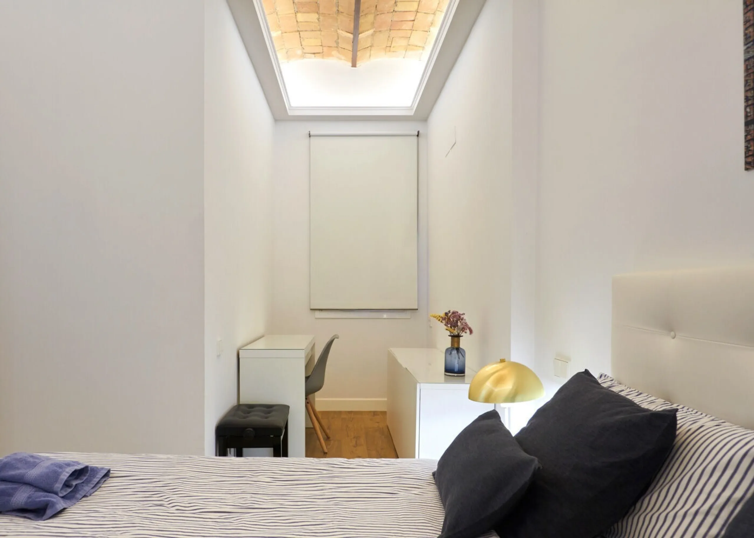 Elegant Renovated Apartment in Eixample Steps from Passeig de Gracia, Barcelona