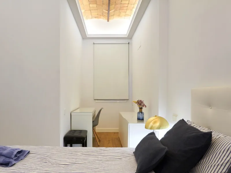 Elegant Renovated Apartment in Eixample Steps from Passeig de Gracia, Barcelona