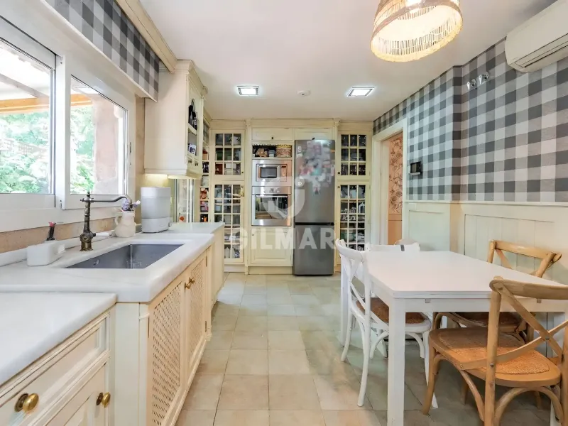 Villa in Apostol Santiago - Madrid