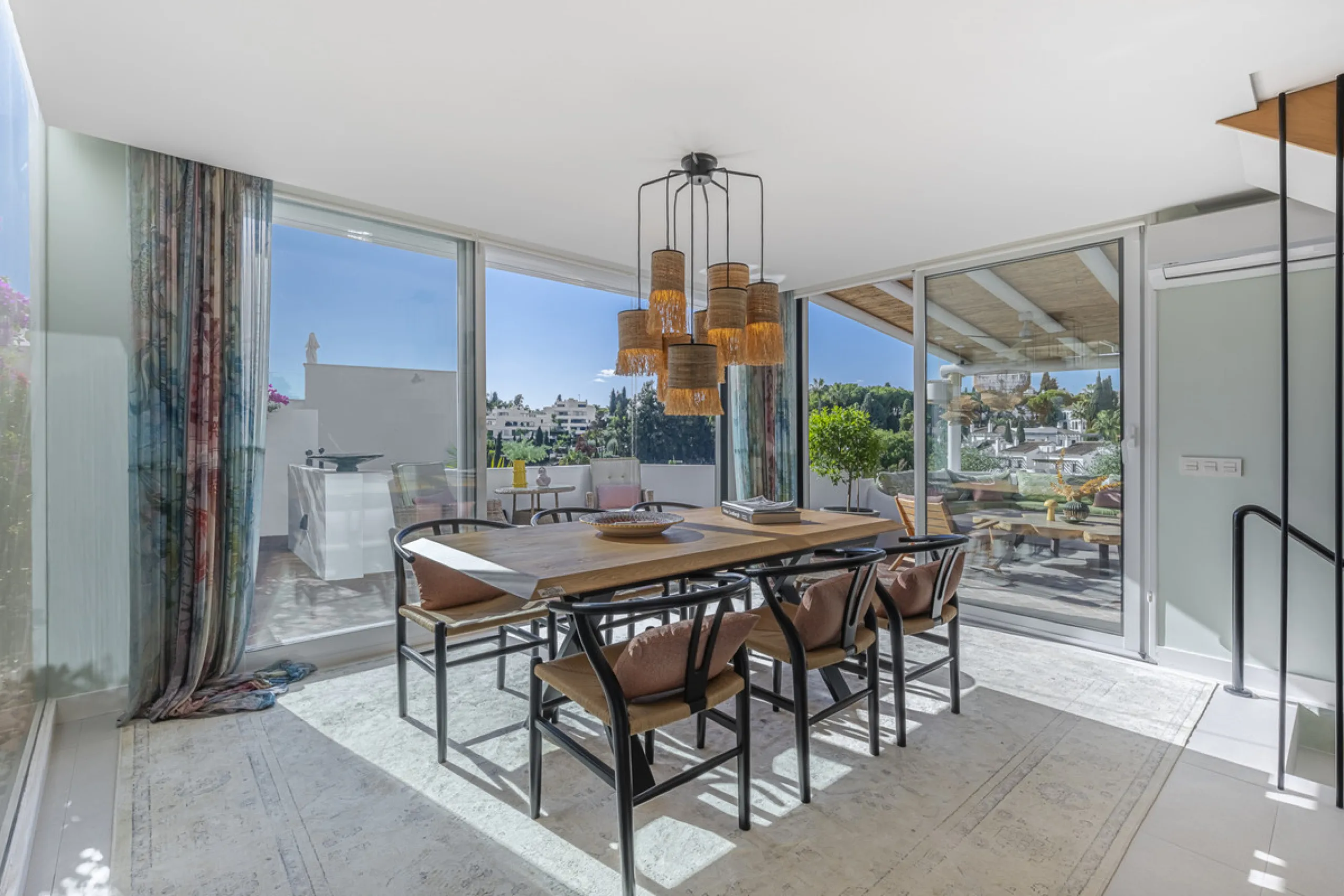 Situated in the sought-after urbanisation of Arco Iris in Altos de Puente Romano, this exceptional townhouse offers a rare opportunity to own one of the most spacious homes within the community. Set in the heart of Marbella's Golden Mile, just a short wal