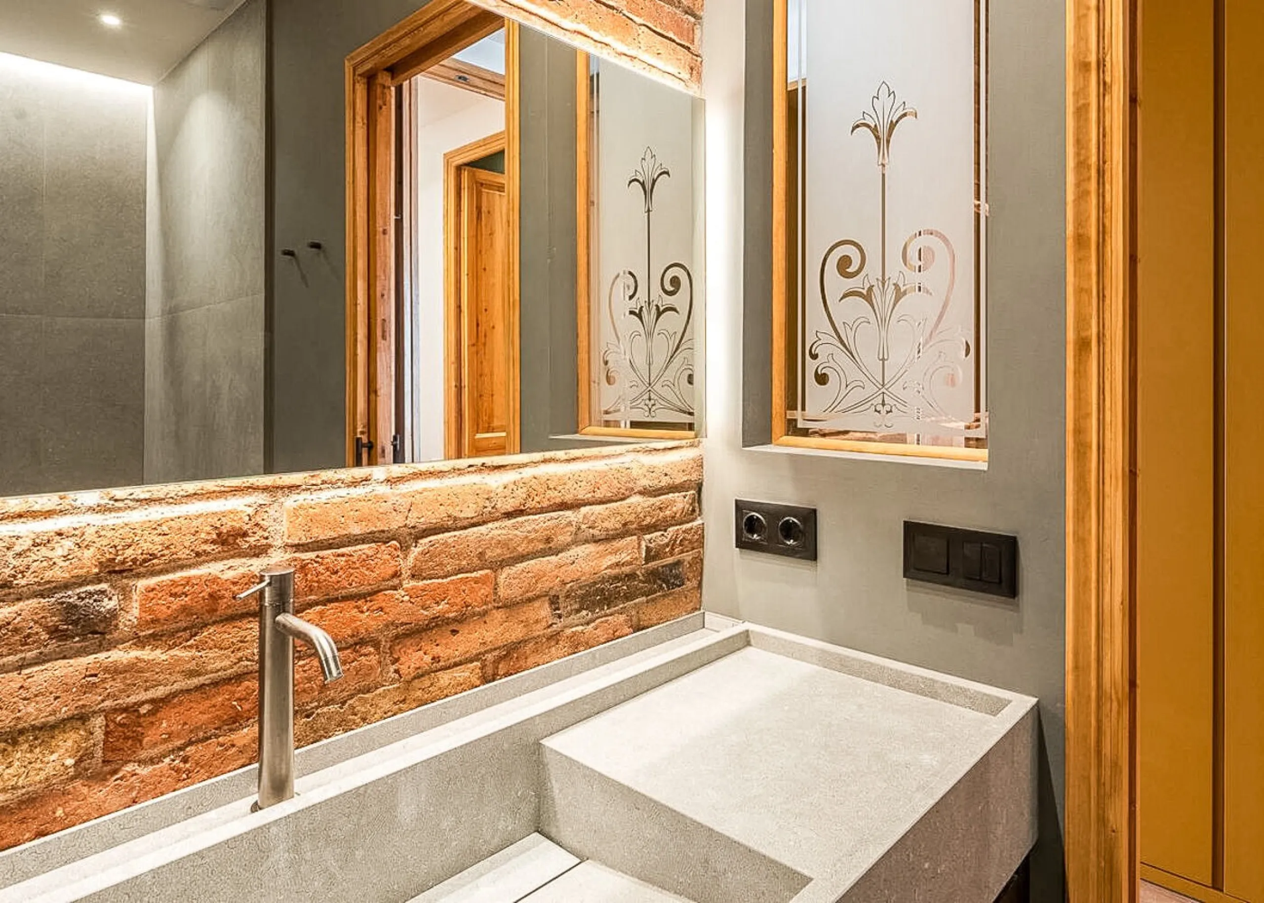 Renovated 3-Bedroom Apartment in Eixample, Barcelona