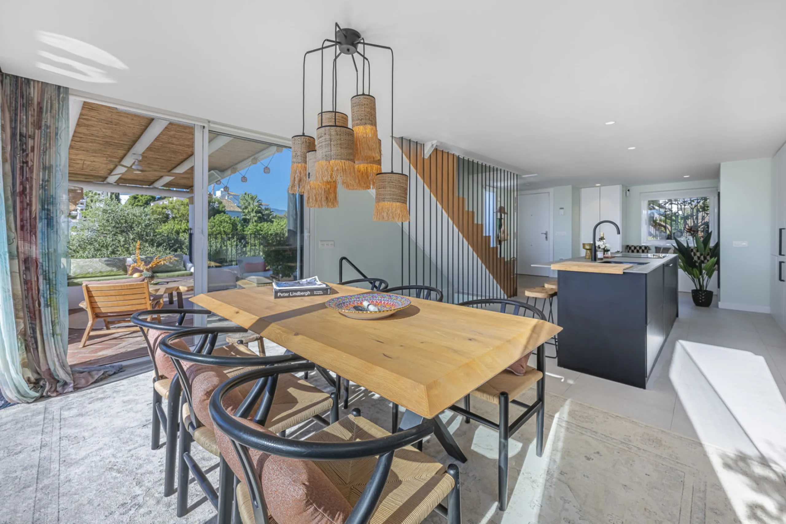 Situated in the sought-after urbanisation of Arco Iris in Altos de Puente Romano, this exceptional townhouse offers a rare opportunity to own one of the most spacious homes within the community. Set in the heart of Marbella's Golden Mile, just a short wal