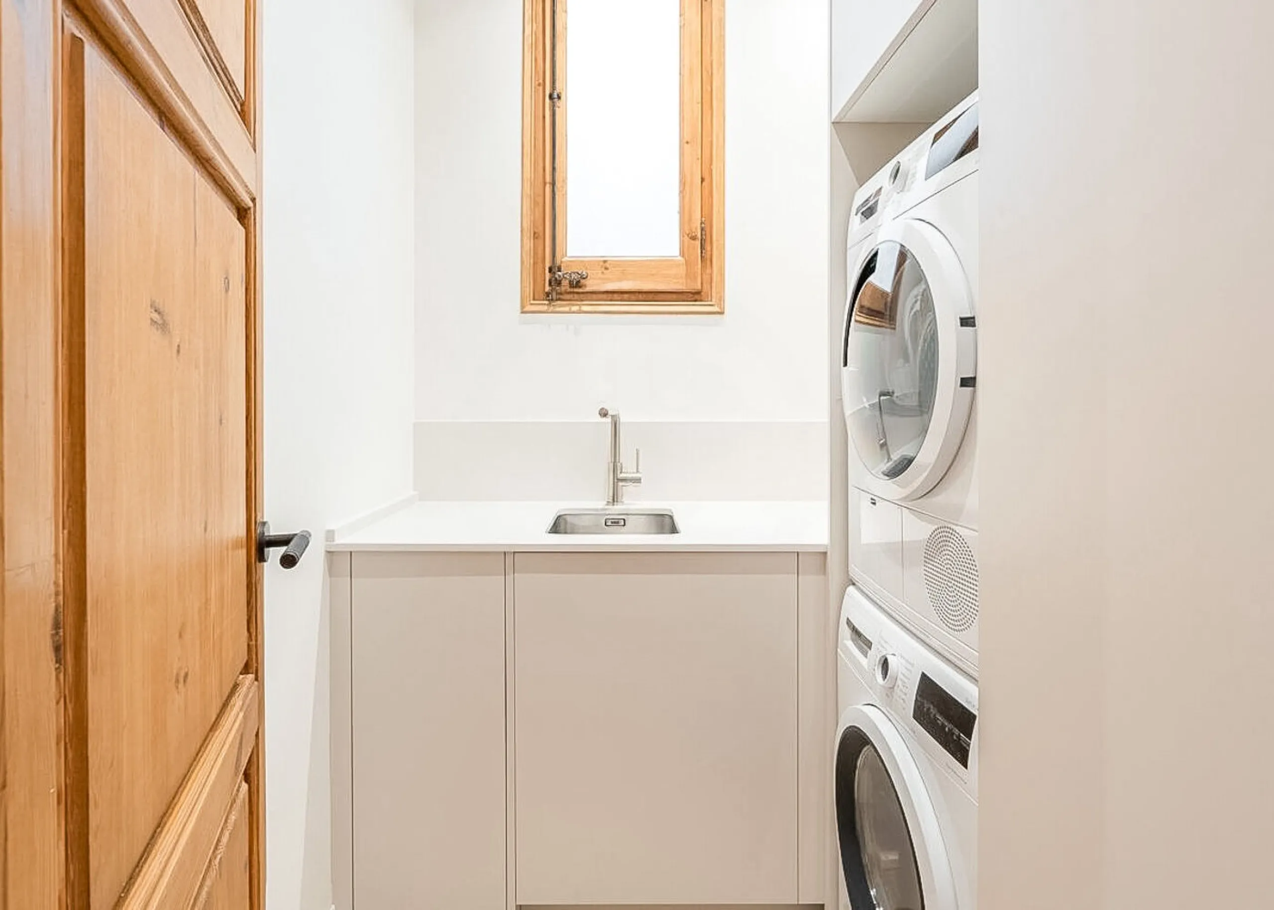 Renovated 3-Bedroom Apartment in Eixample, Barcelona