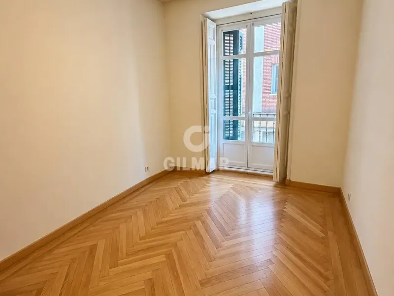 Apartment in Cortes - Madrid