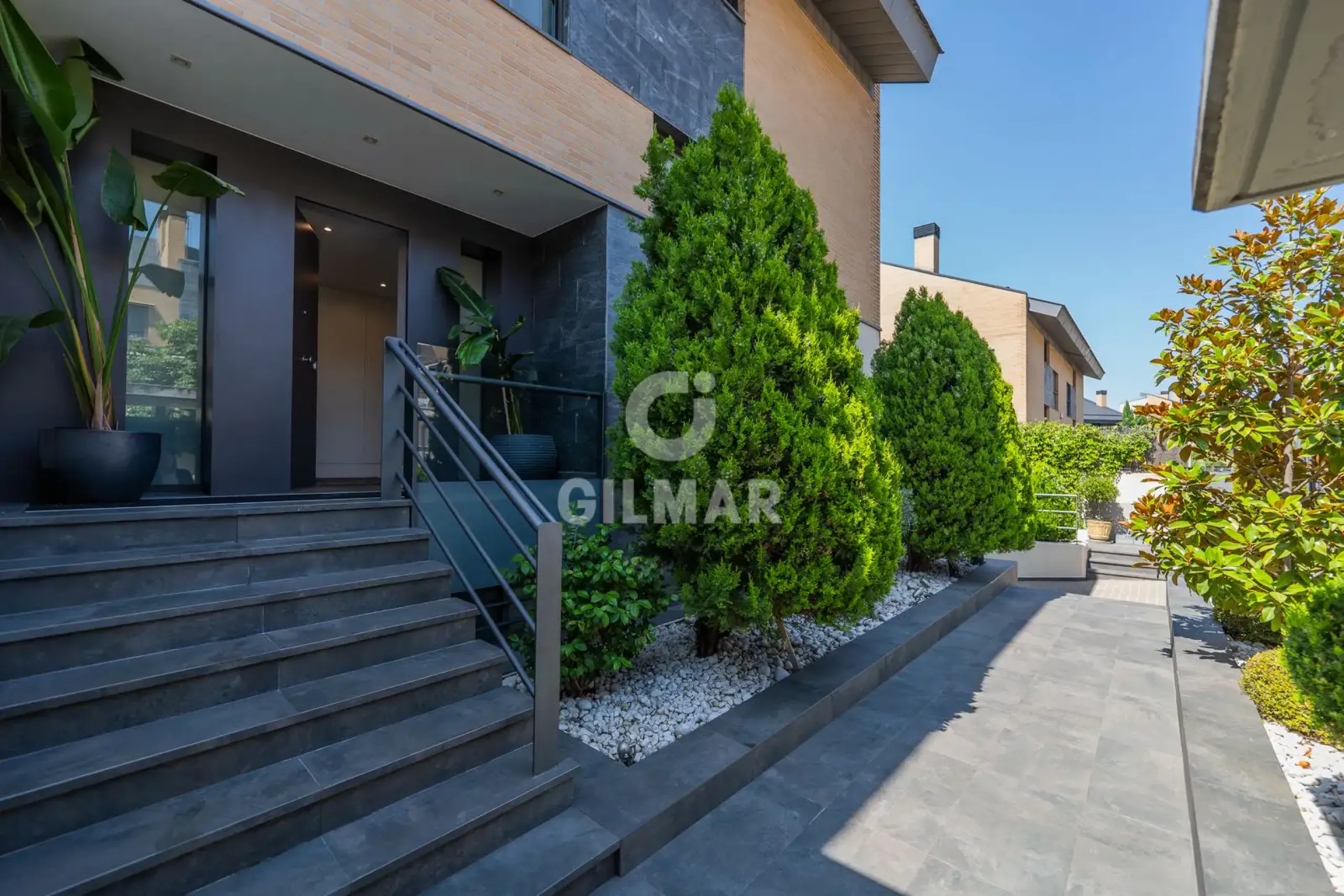 Semi-detached house in La Moraleja - Madrid