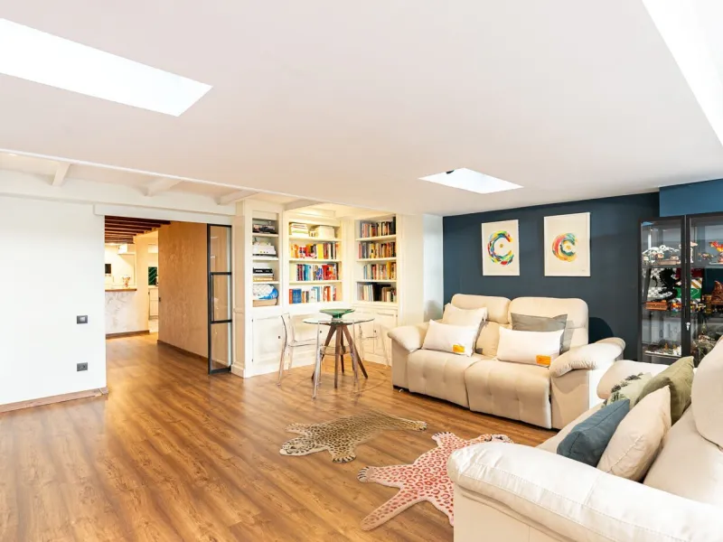 Modern Apartment with Terrace in Eixample Esquerra, Barcelona