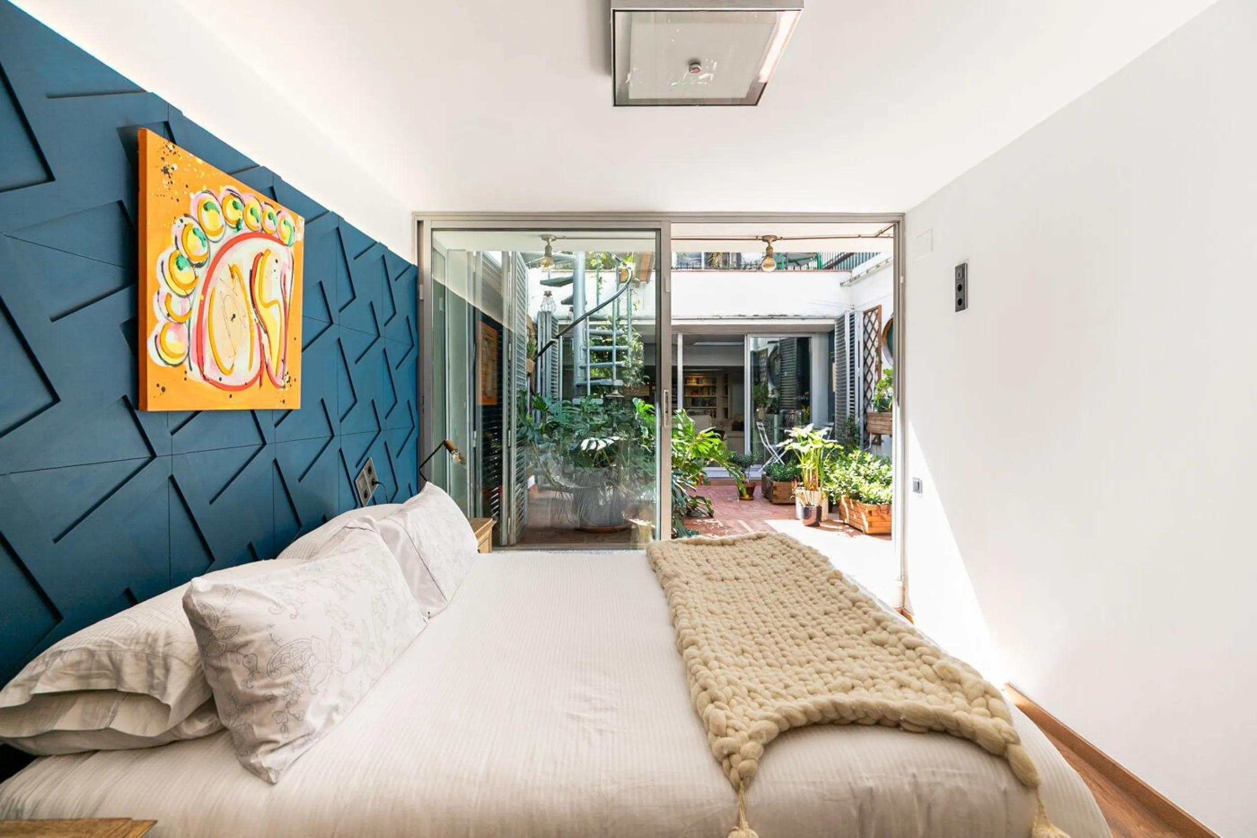 Modern Apartment with Terrace in Eixample Esquerra, Barcelona