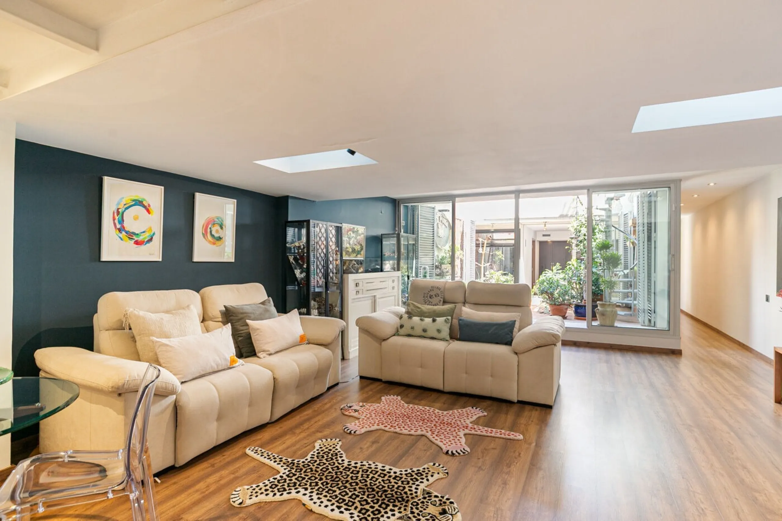 Modern Apartment with Terrace in Eixample Esquerra, Barcelona