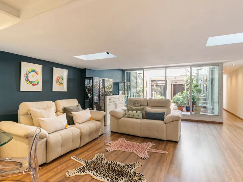 Modern Apartment with Terrace in Eixample Esquerra, Barcelona