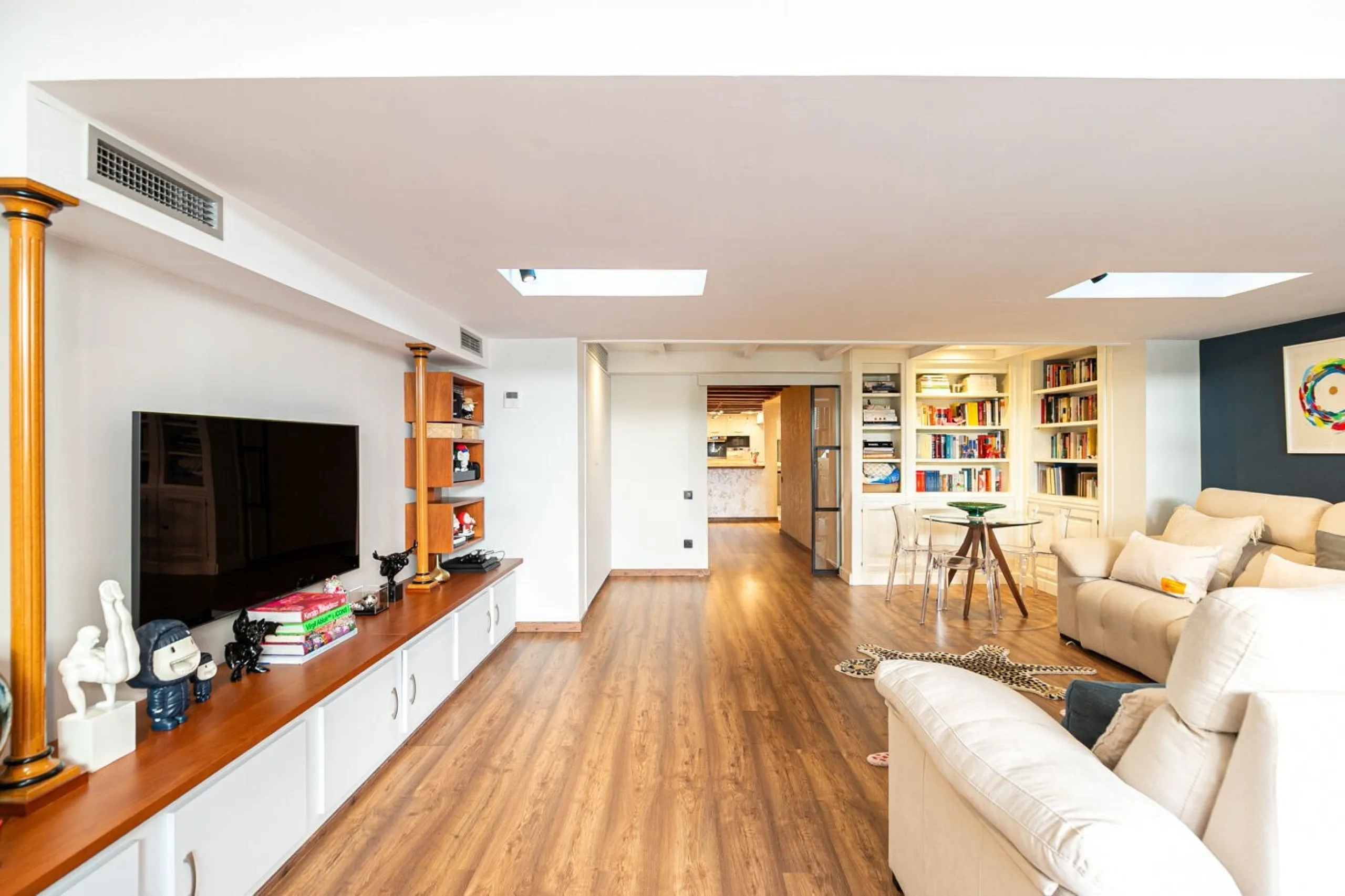 Modern Apartment with Terrace in Eixample Esquerra, Barcelona