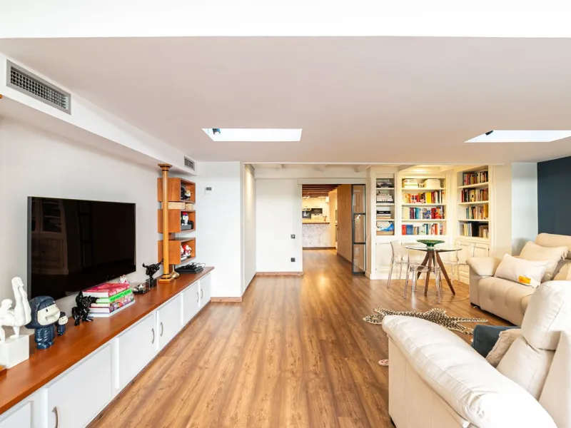 Modern Apartment with Terrace in Eixample Esquerra, Barcelona