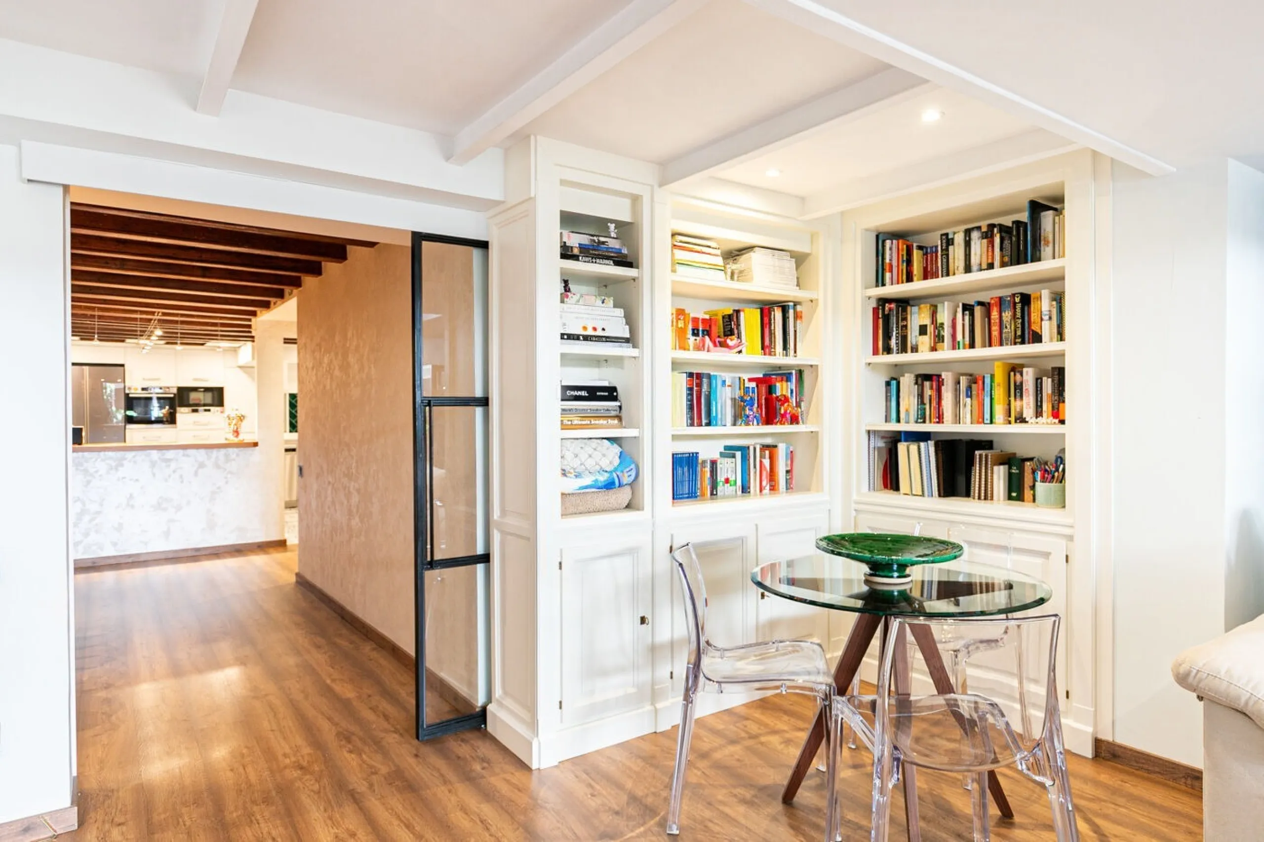 Modern Apartment with Terrace in Eixample Esquerra, Barcelona