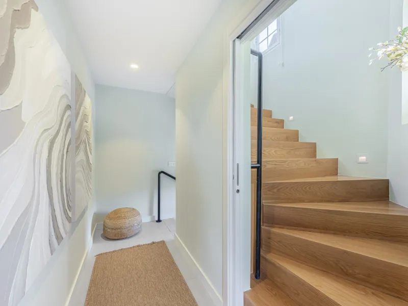 Situated in the sought-after urbanisation of Arco Iris in Altos de Puente Romano, this exceptional townhouse offers a rare opportunity to own one of the most spacious homes within the community. Set in the heart of Marbella's Golden Mile, just a short wal
