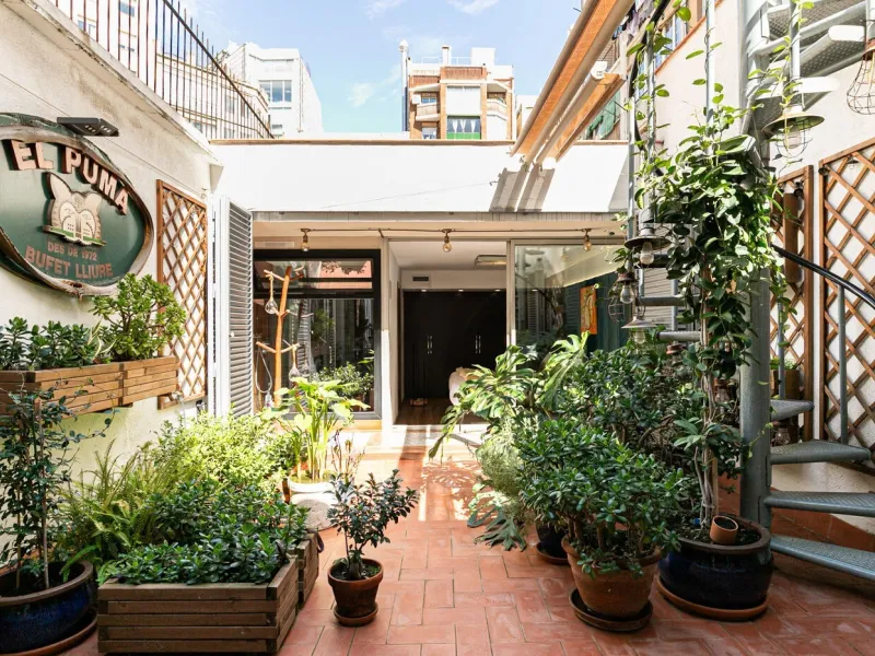 Modern Apartment with Terrace in Eixample Esquerra, Barcelona