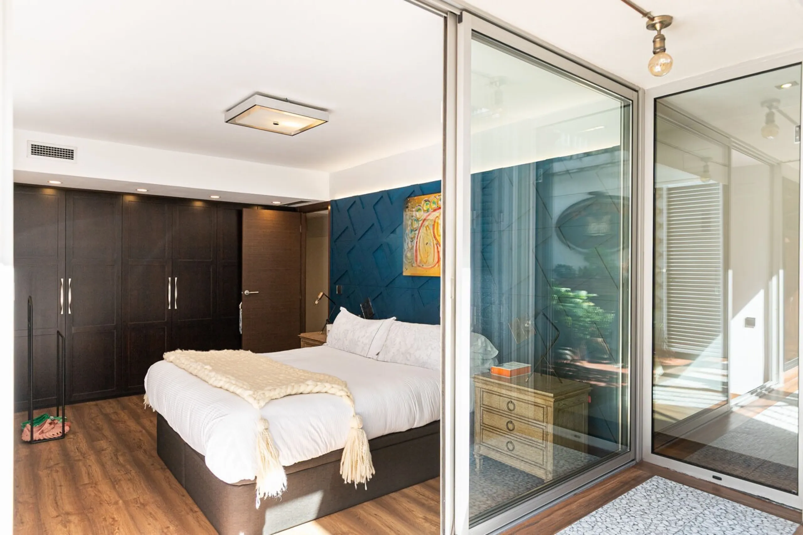 Modern Apartment with Terrace in Eixample Esquerra, Barcelona