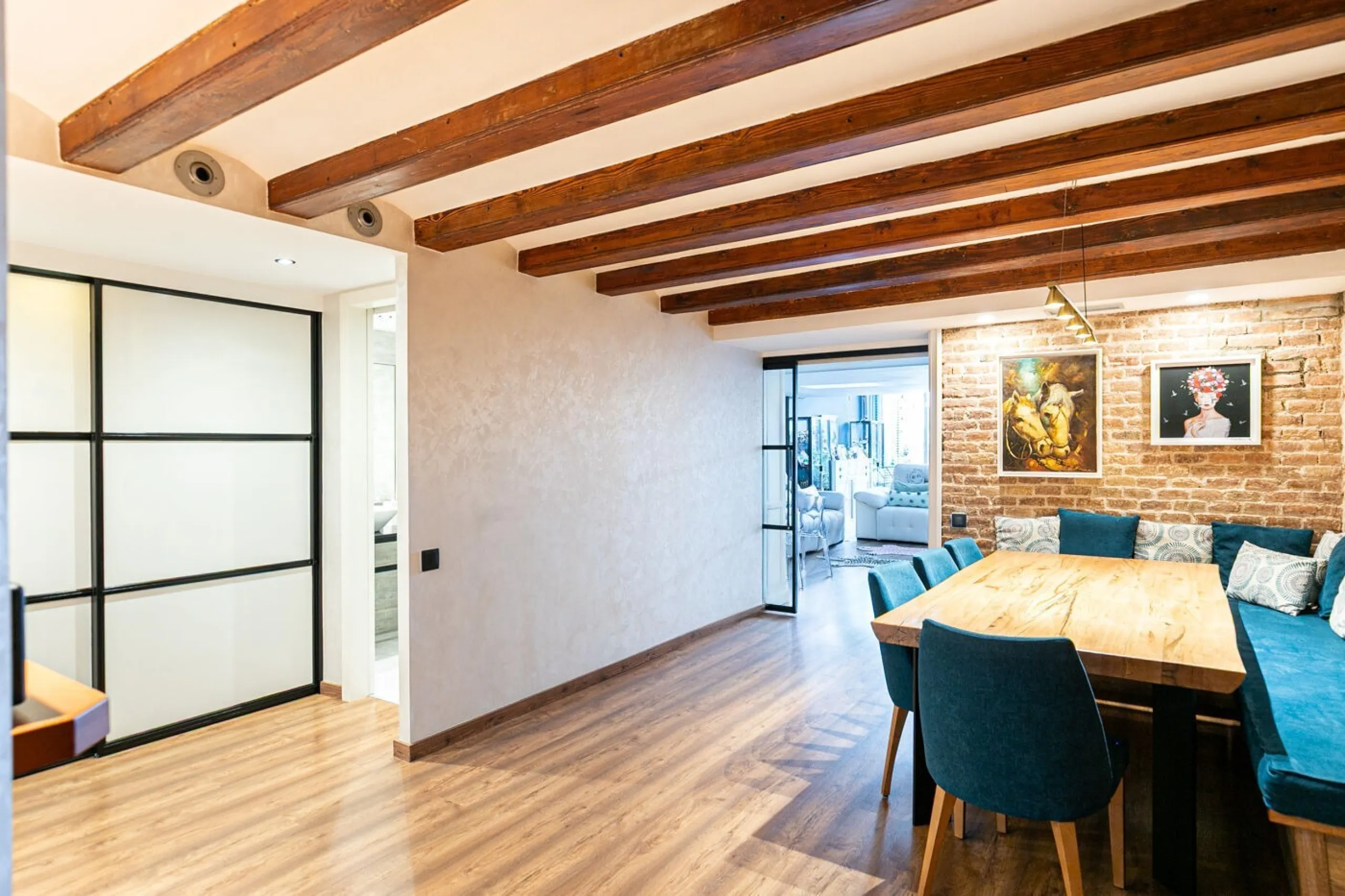 Modern Apartment with Terrace in Eixample Esquerra, Barcelona