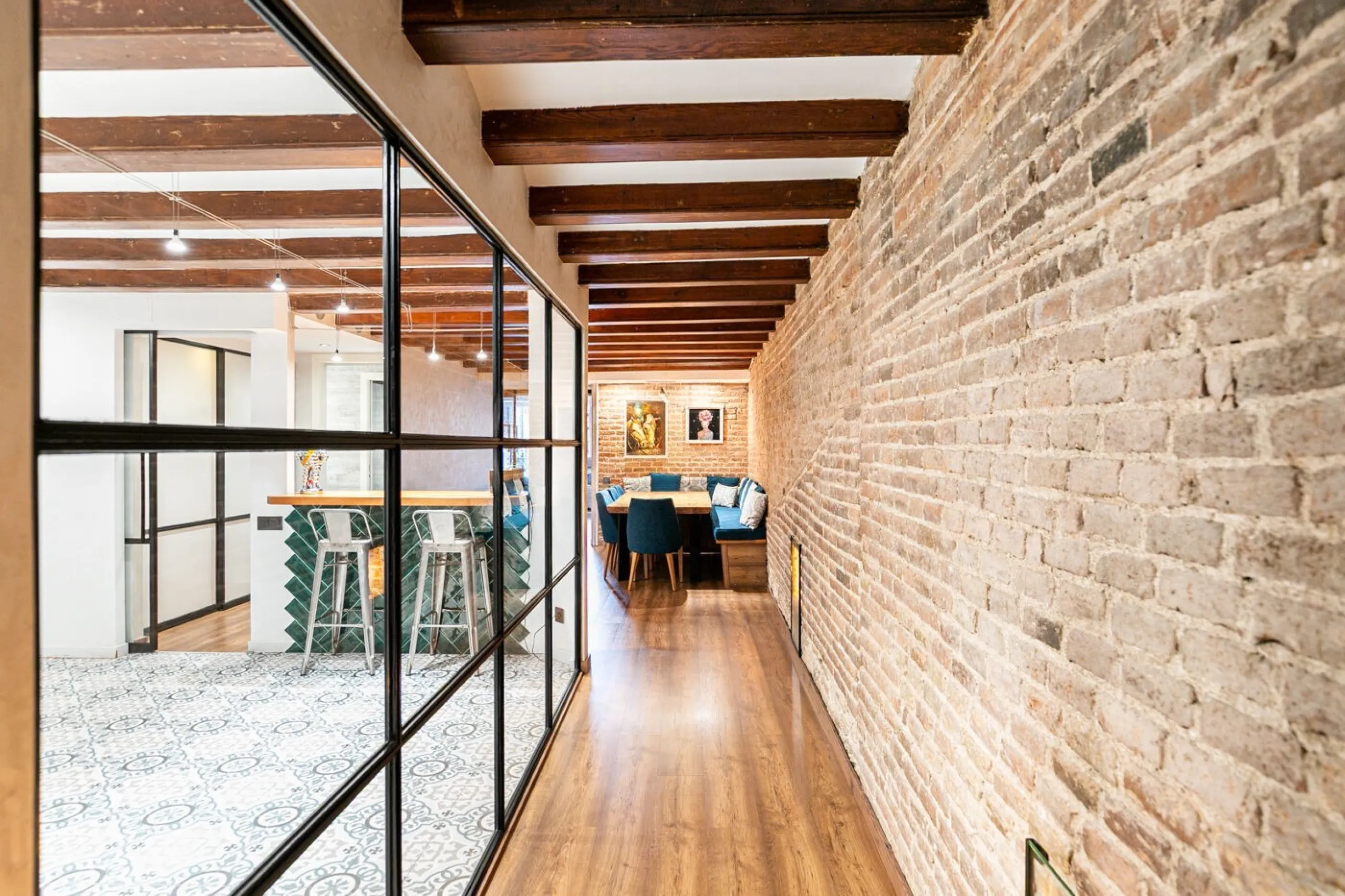 Modern Apartment with Terrace in Eixample Esquerra, Barcelona
