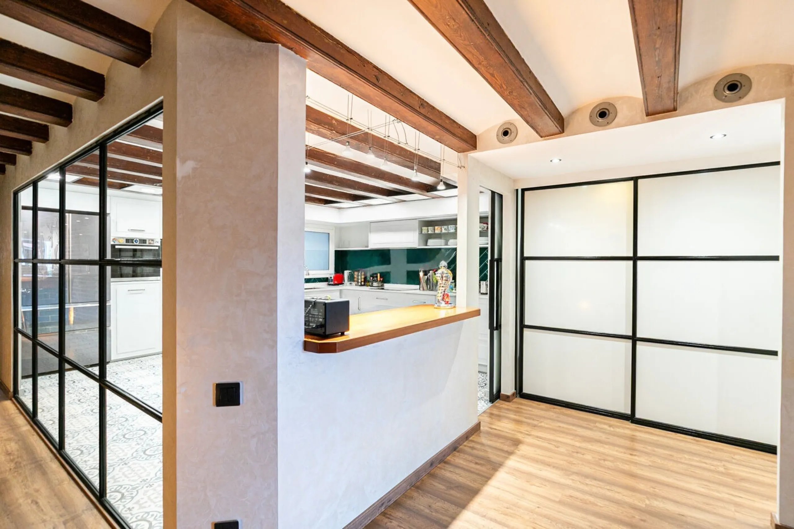 Modern Apartment with Terrace in Eixample Esquerra, Barcelona