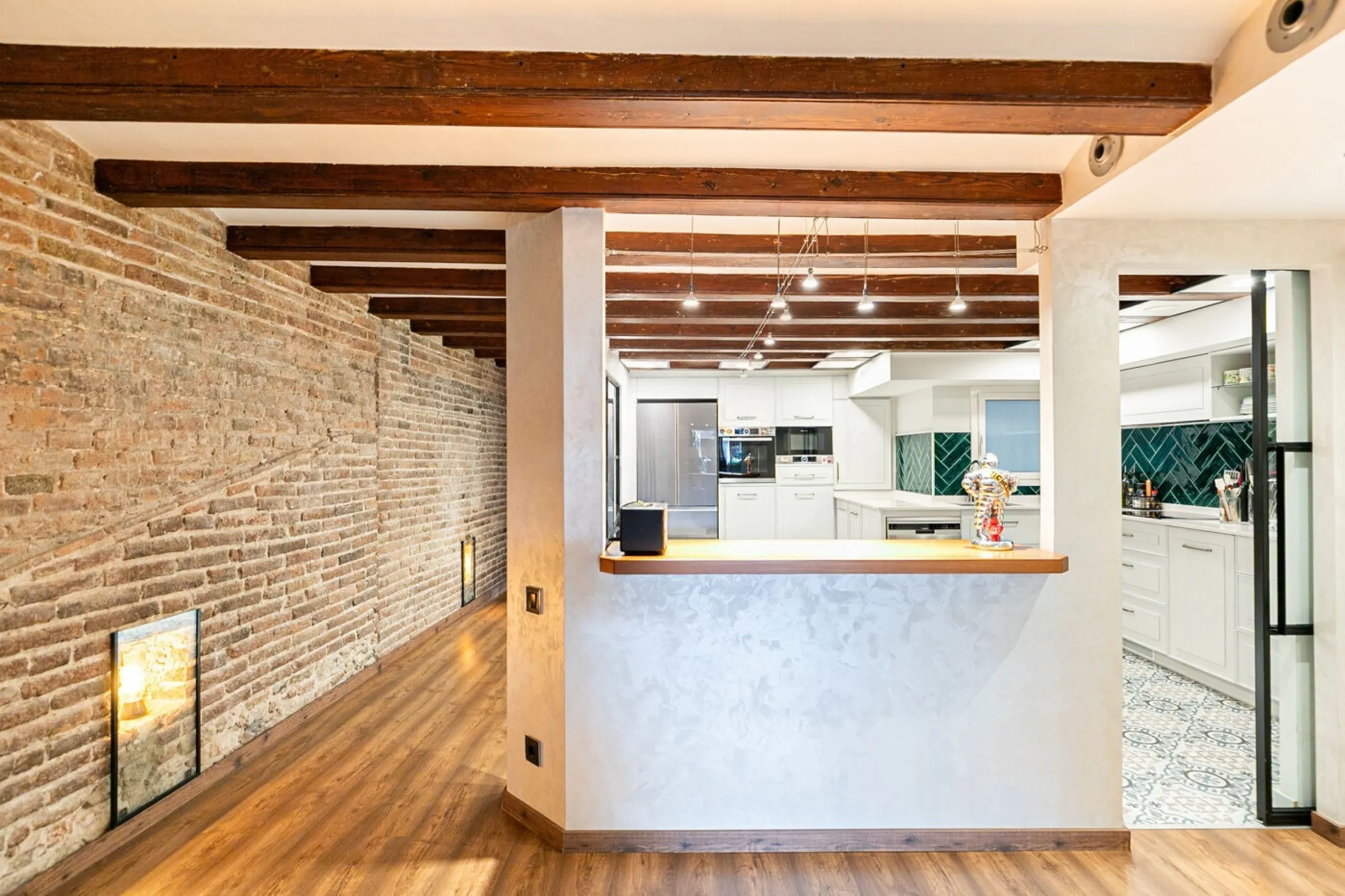 Modern Apartment with Terrace in Eixample Esquerra, Barcelona