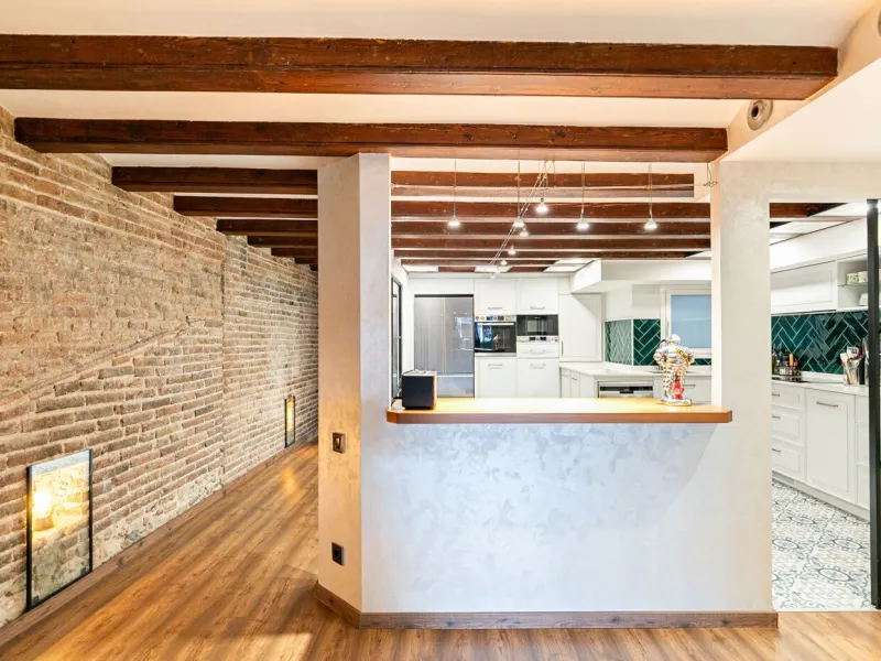 Modern Apartment with Terrace in Eixample Esquerra, Barcelona