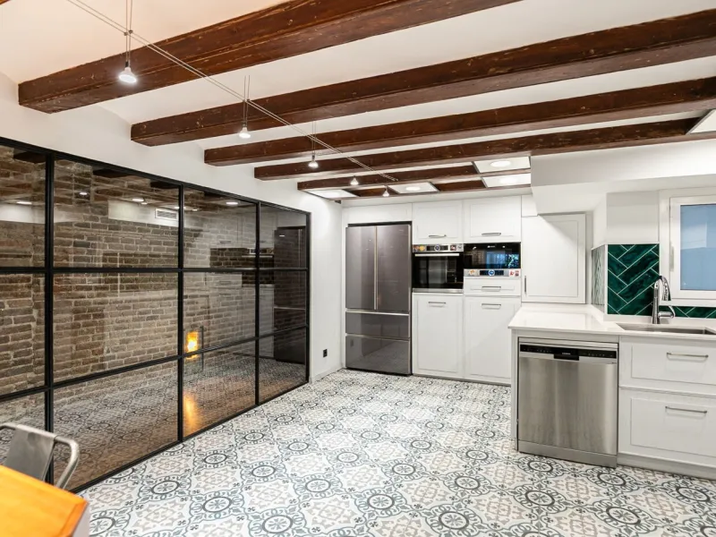 Modern Apartment with Terrace in Eixample Esquerra, Barcelona