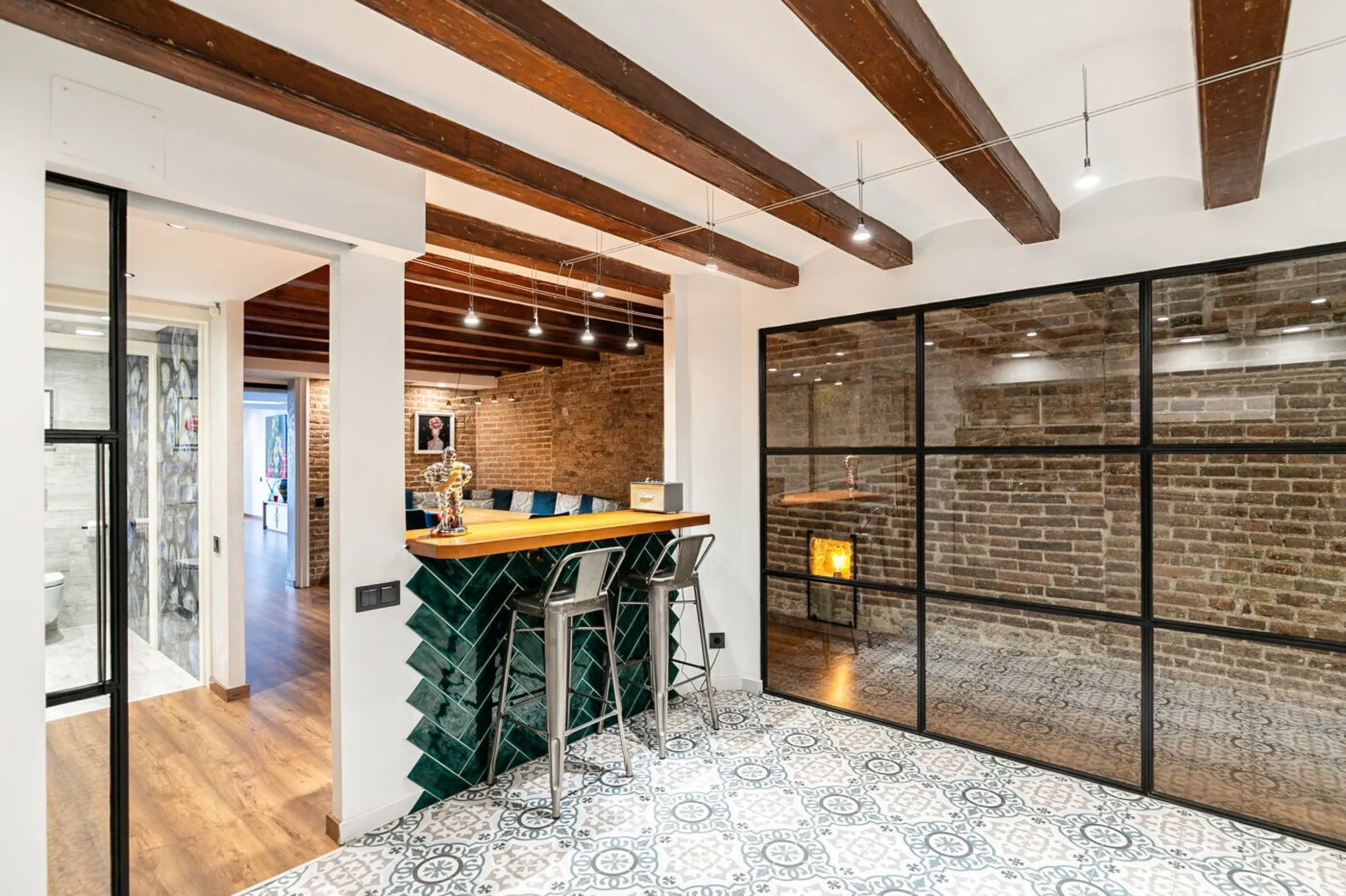 Modern Apartment with Terrace in Eixample Esquerra, Barcelona