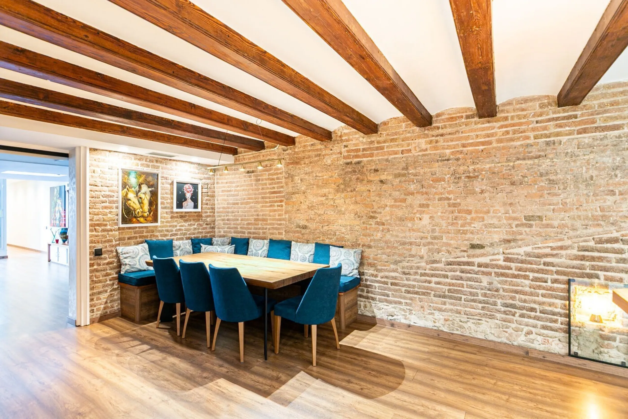 Modern Apartment with Terrace in Eixample Esquerra, Barcelona