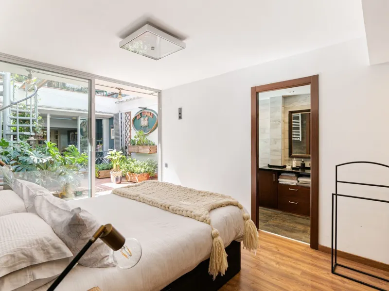 Modern Apartment with Terrace in Eixample Esquerra, Barcelona