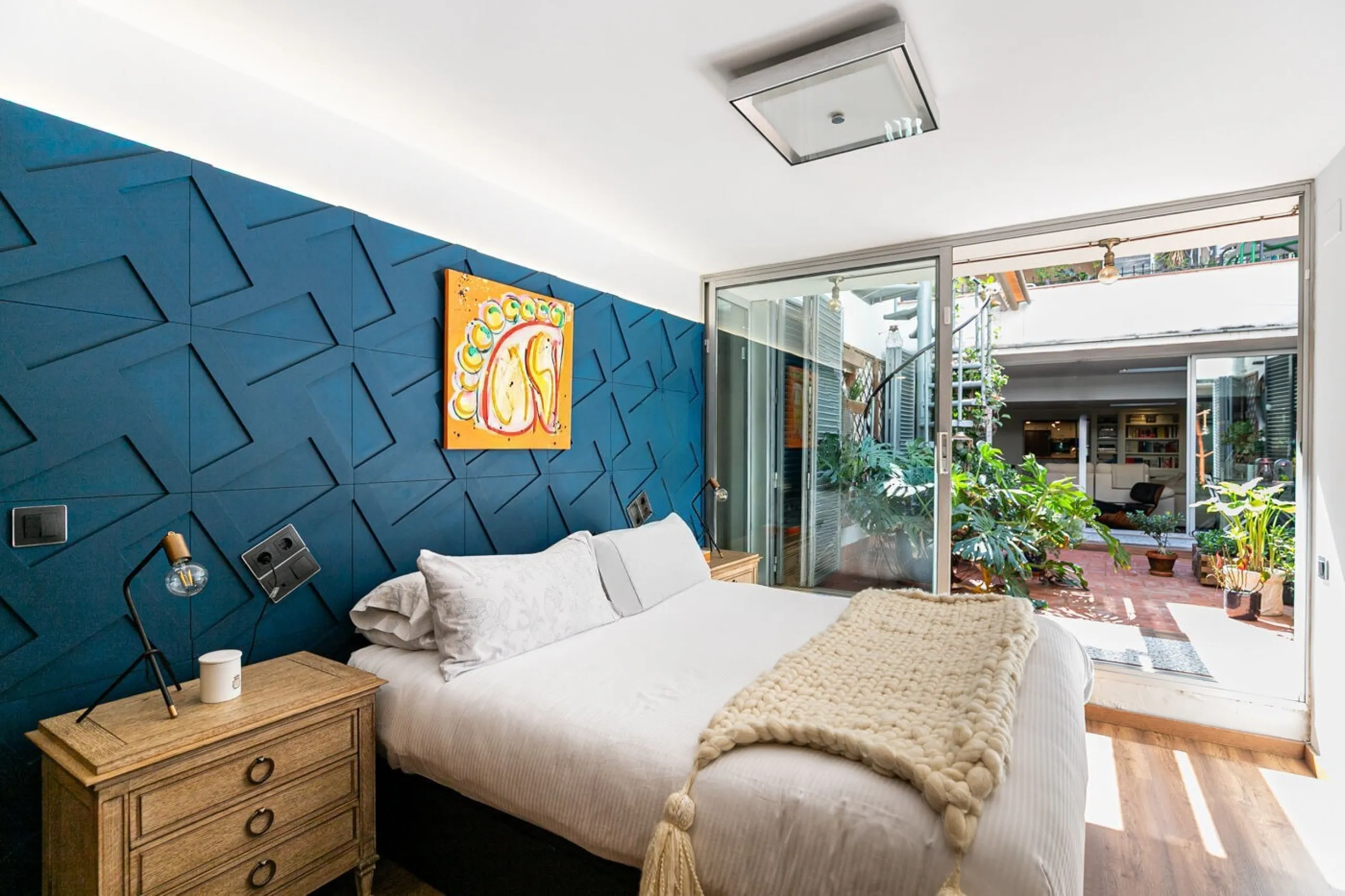 Modern Apartment with Terrace in Eixample Esquerra, Barcelona